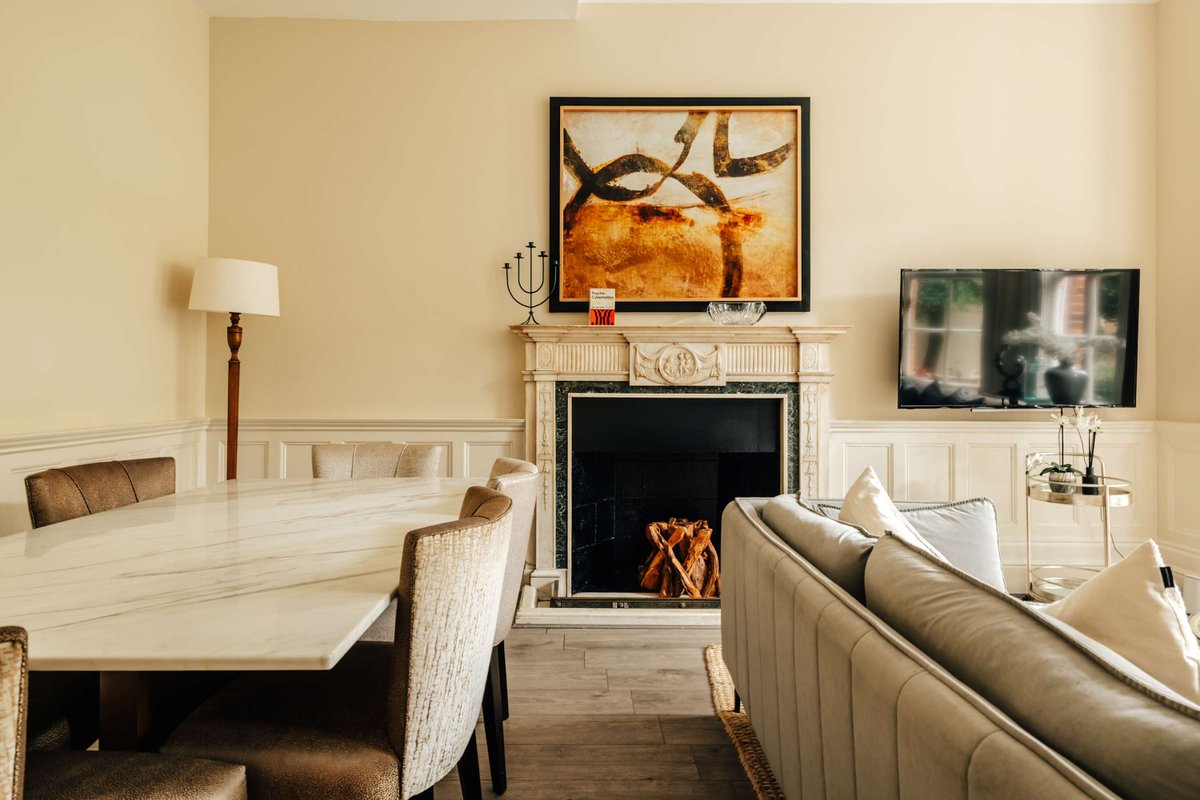 The Portrait Chamber: Elegant 3BR in Knightsbridge