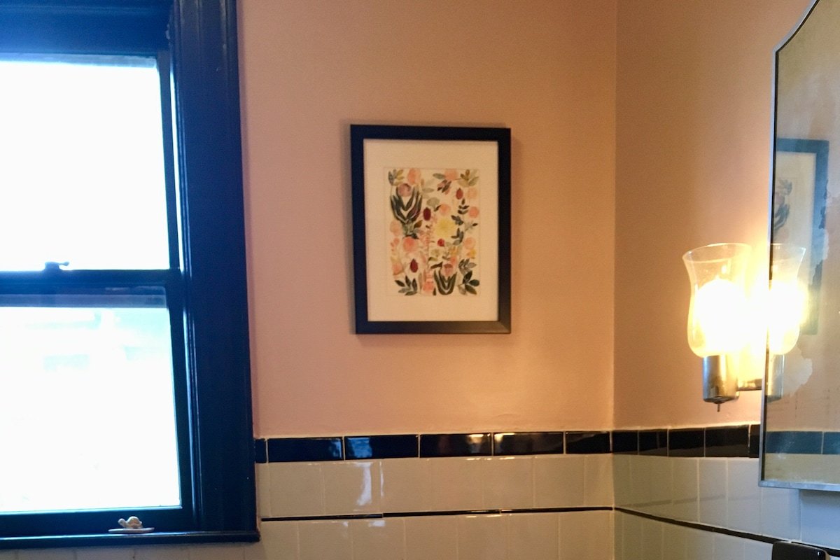 Victorian Gem in Historic Elmwood gallery image 5