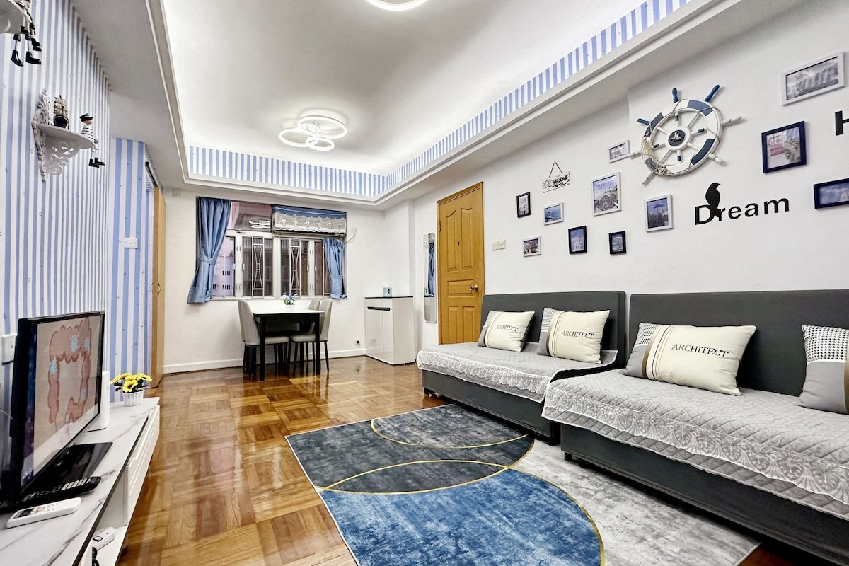 Queen beds, 4Rms beside MTR grand 14ppls 2 bathrm gallery image 2