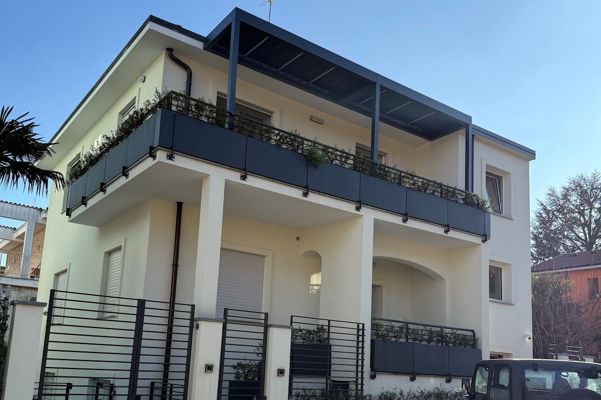 White House/Villa con posti auto gallery image 2