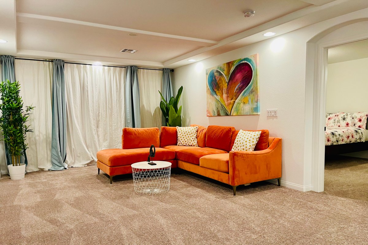 7 Beds | 3 Bath | Tri-Level