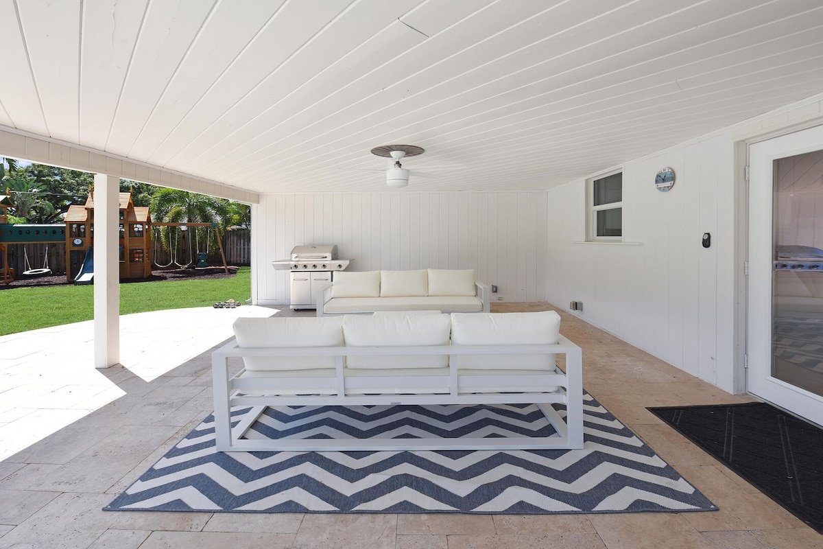 2350 Lighthouse Pt Swing Set | by Brampton Park gallery image 3