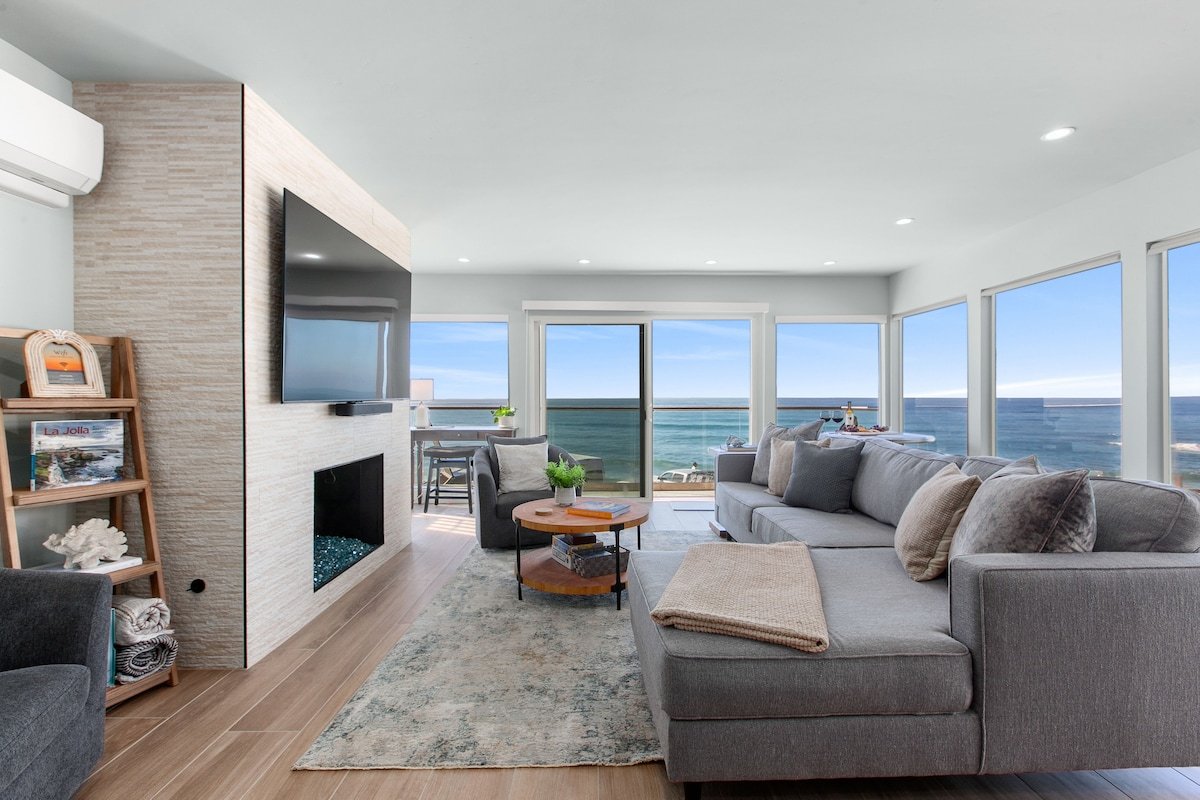 5-Star Oceanfront @ Windansea Beach | New Remodel gallery image 2