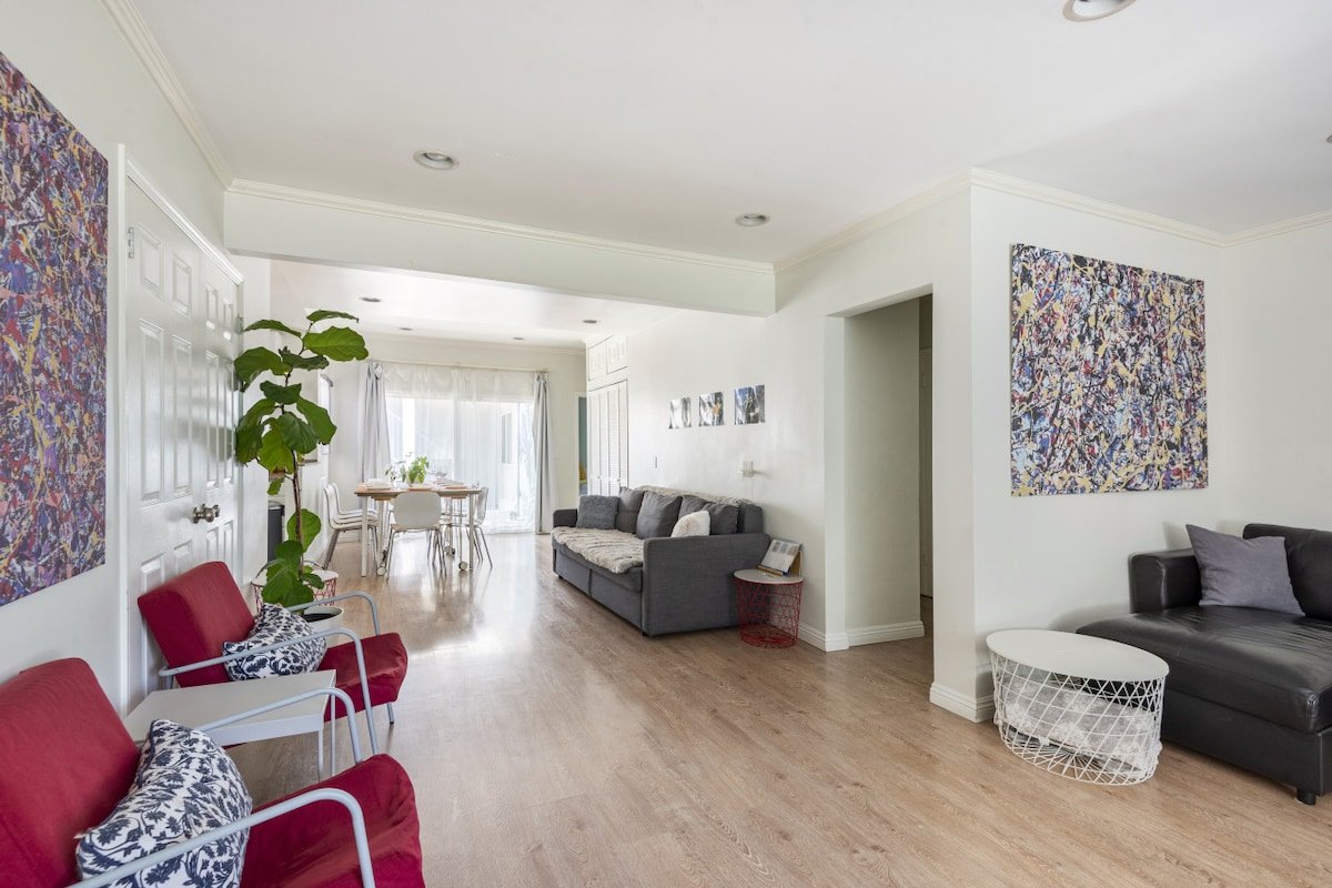 *LA Garden Escape-6BD/5BR-3 King Beds, Modern* gallery image 5