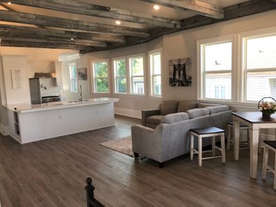 Penthouse Walking Distance to St Charles streetcar