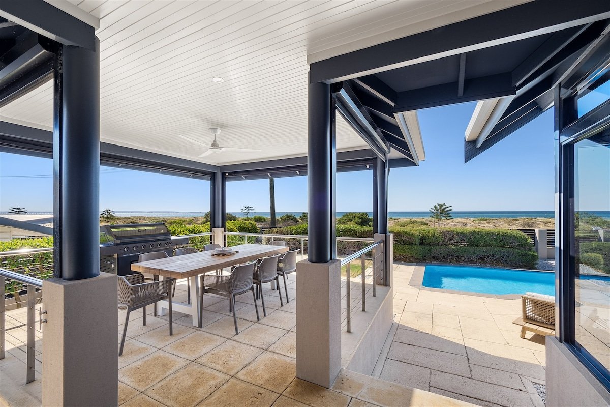 Tides Edge—Stunning Pool House by the Beach gallery image 4