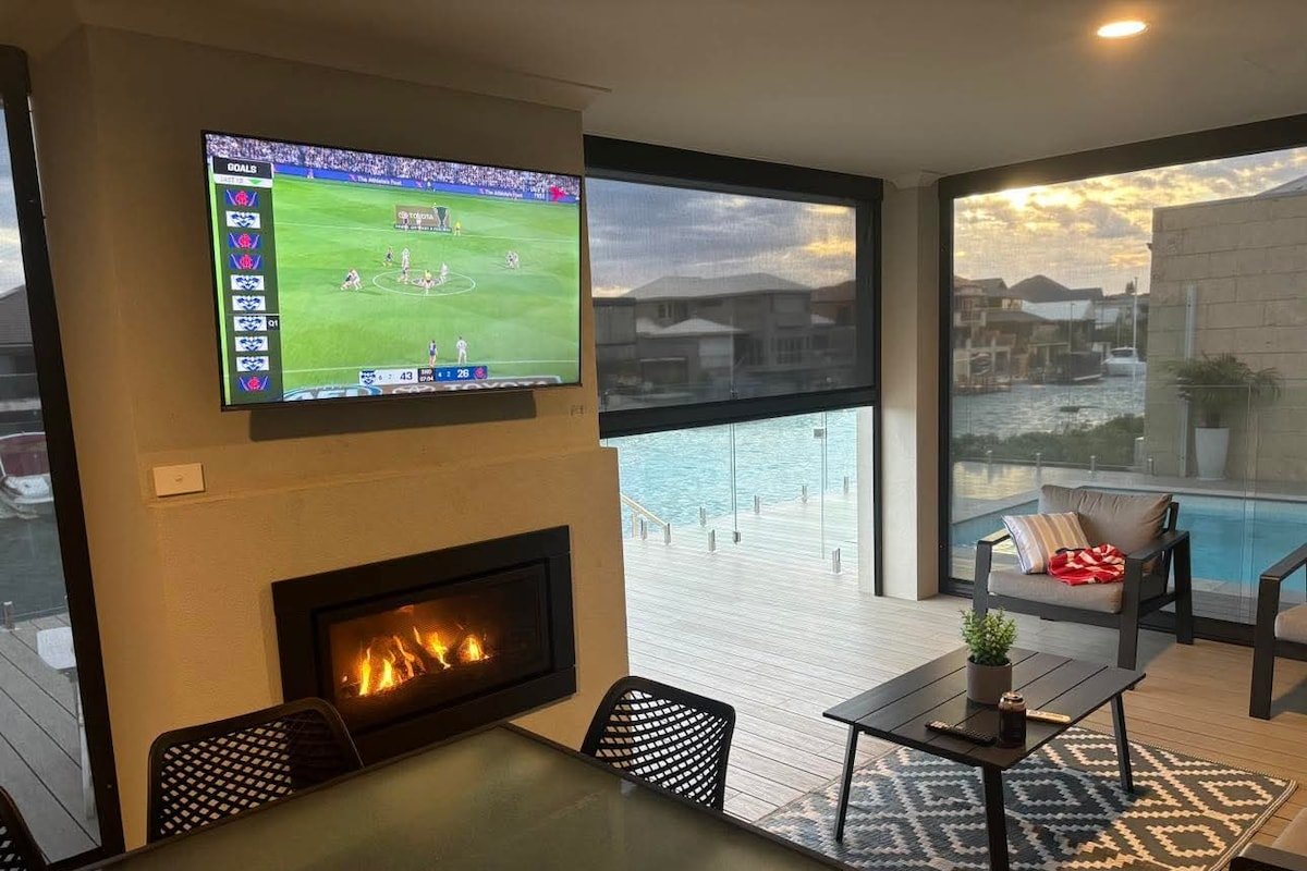 Sugar Sunsets (on the canal) gallery image 2