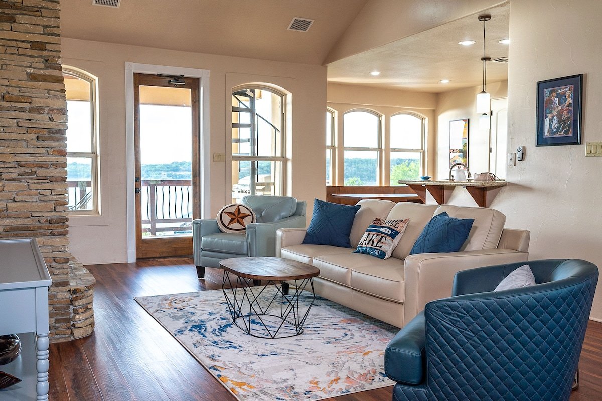 Lake Travis Waterfront Home w/Private Boat Dock gallery image 4