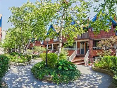 Urban Chalet in Private Complex with Parking