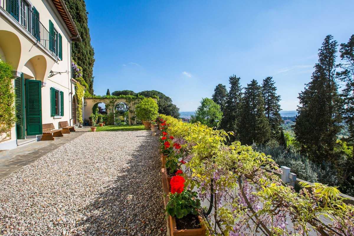 Villa with great view over Florence, pool, Wi-Fi gallery image 4