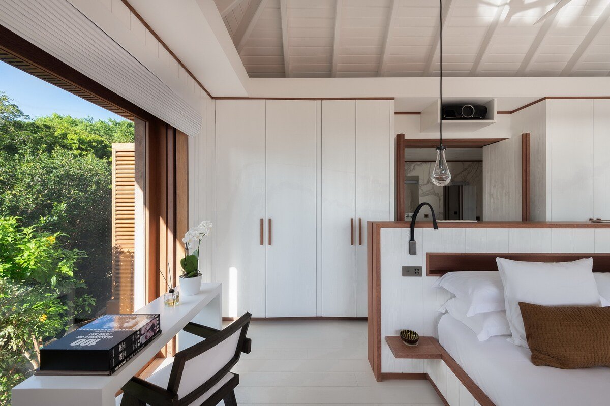 Aura gallery image 5