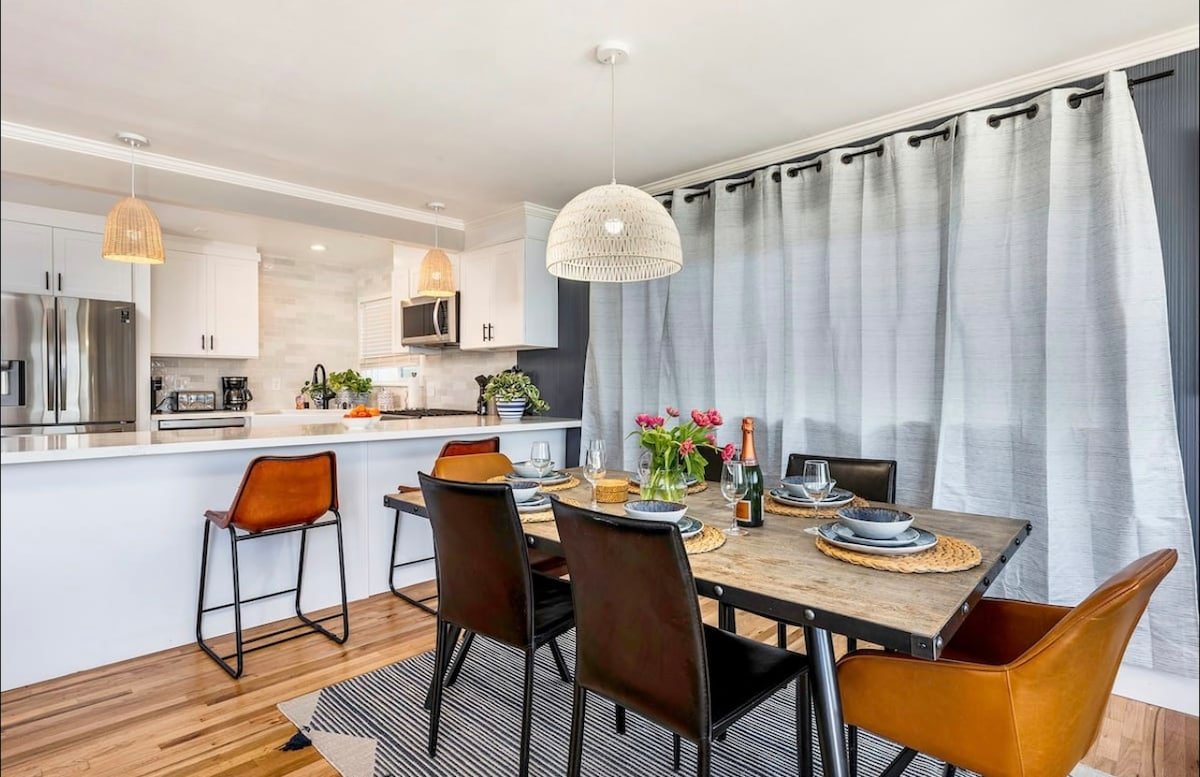 Beachfront on the Bay- penthouse on the sand gallery image 3