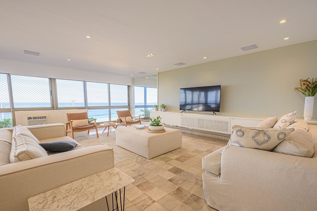 Lindo apartamento de frente para a praia do Leblon gallery image 3