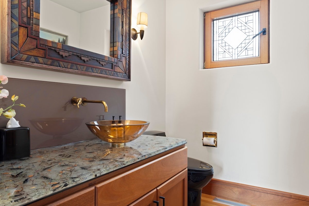 Outpost: Mountain View Escape gallery image 3