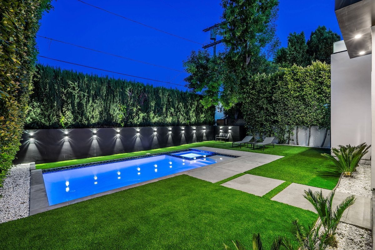 Los Angeles Modern with gym/pool and rooftop! gallery image 3