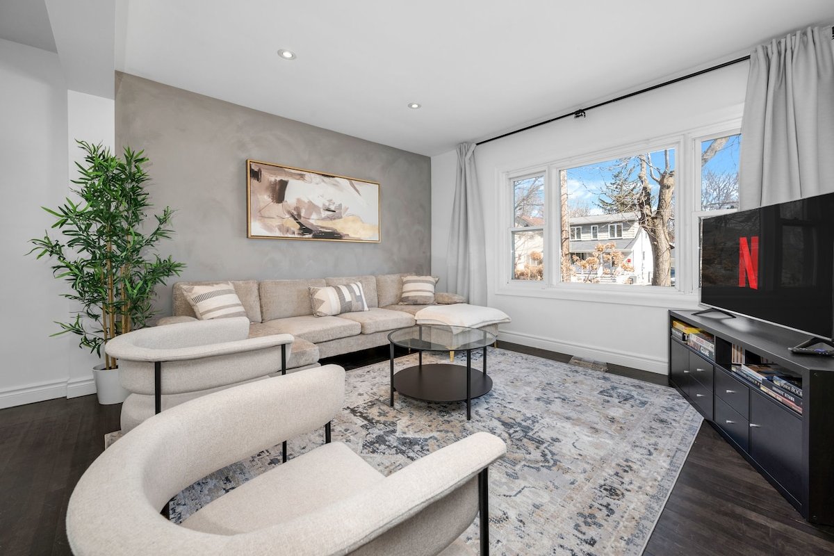 Luxe Home | 2 King Beds, Theatre Room, Near Beach gallery image 2