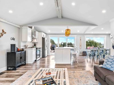 Luxury Oceanview Beach House W/hot tub