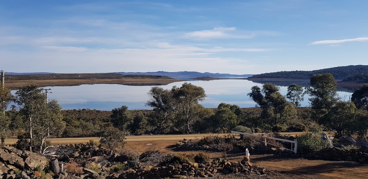 Lakefront Retreat with Aurora Views gallery image 2