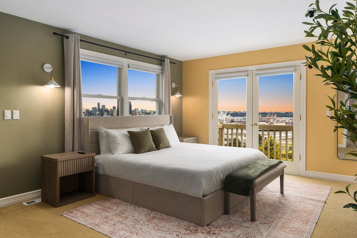 Fun and Games, with a VIEW, in Seattle! gallery image 3