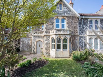 Quiet, spacious period house