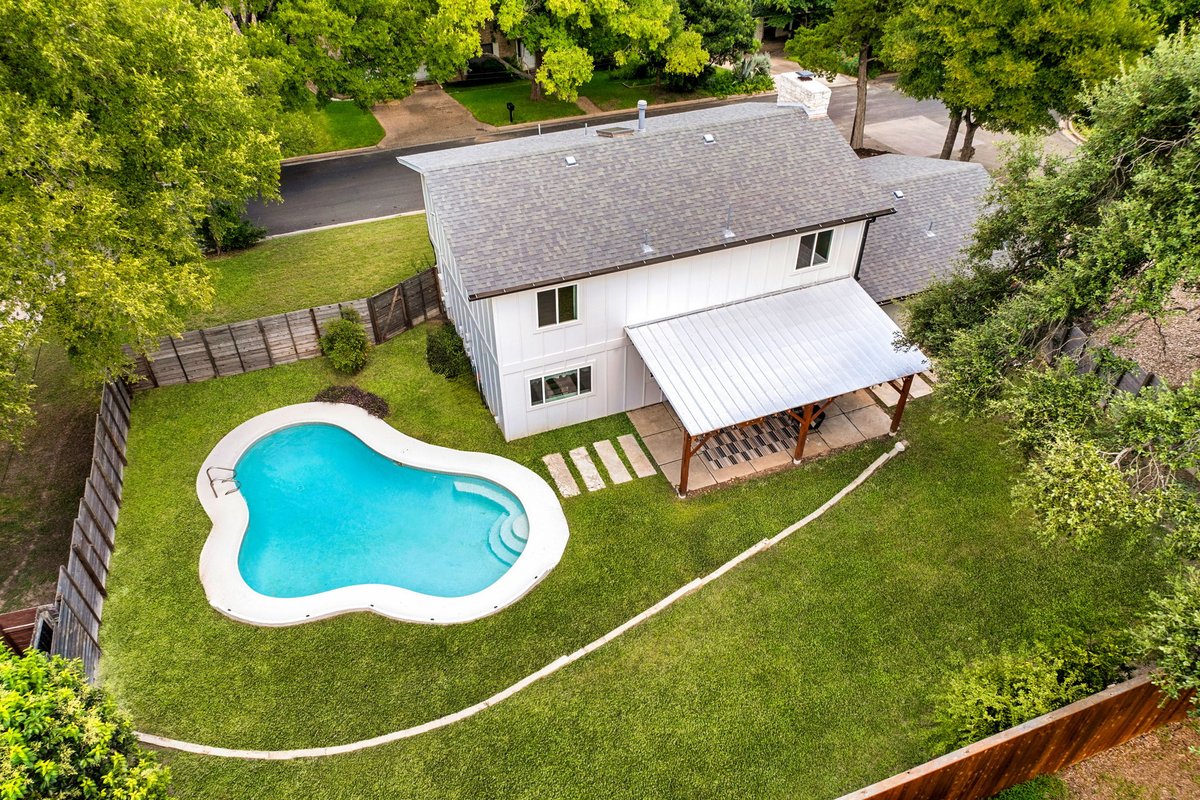 10 mins to DT Austin | Pool | The Big Chill