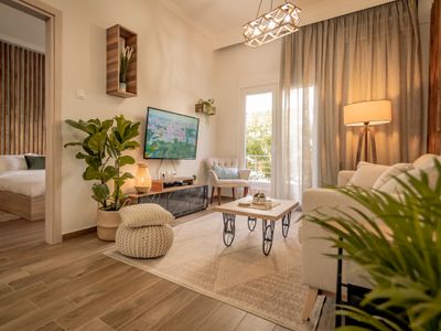 Aphrodite’s Apartment on Agia Sofia | Midas Home