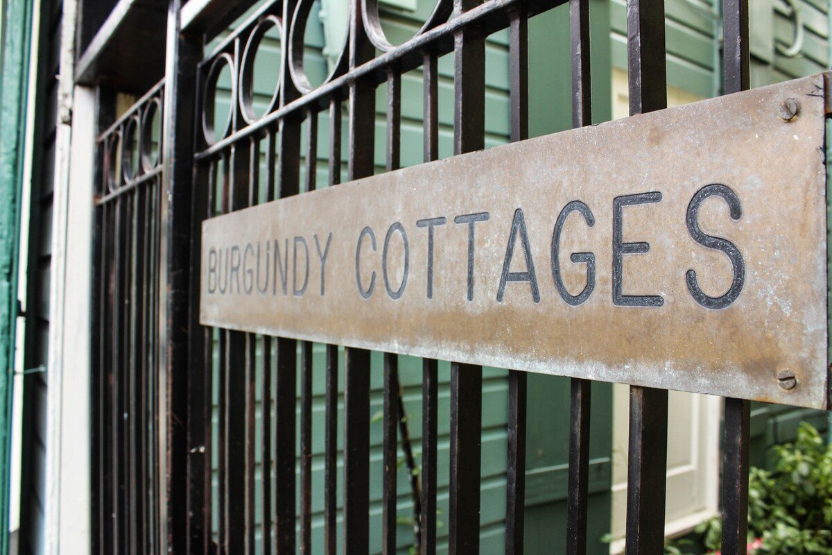 Burgundy Cottages in FQ with 18 rooms & 21 beds gallery image 4