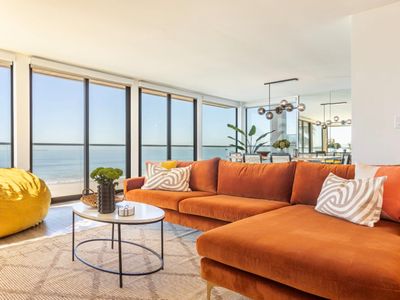 Large Beachfront Getaway I Balcony I Parking