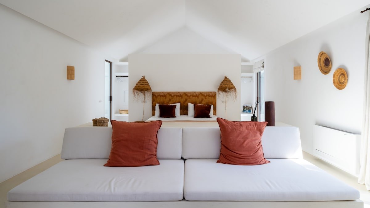 Unique luxury villa by the sea gallery image 2