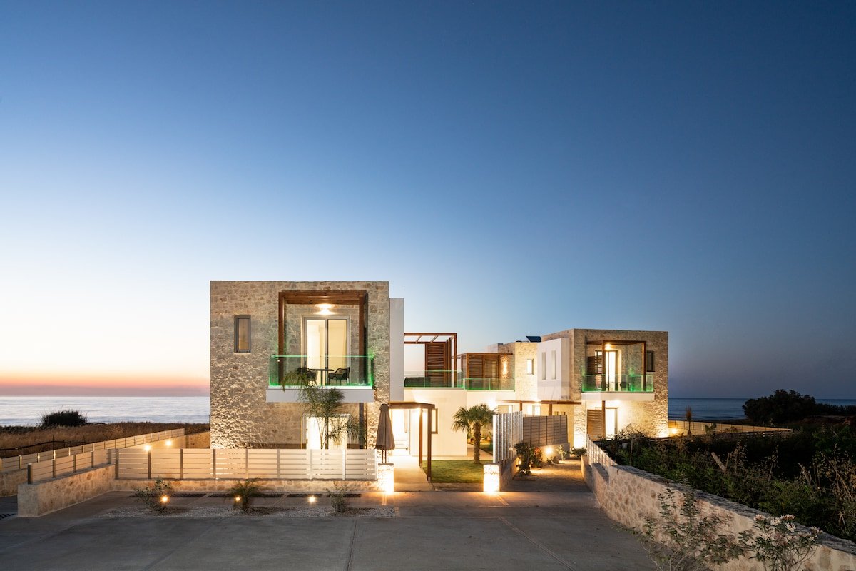 Beachfront Wedding Villa w/2 Private Pools & BBQ gallery image 3