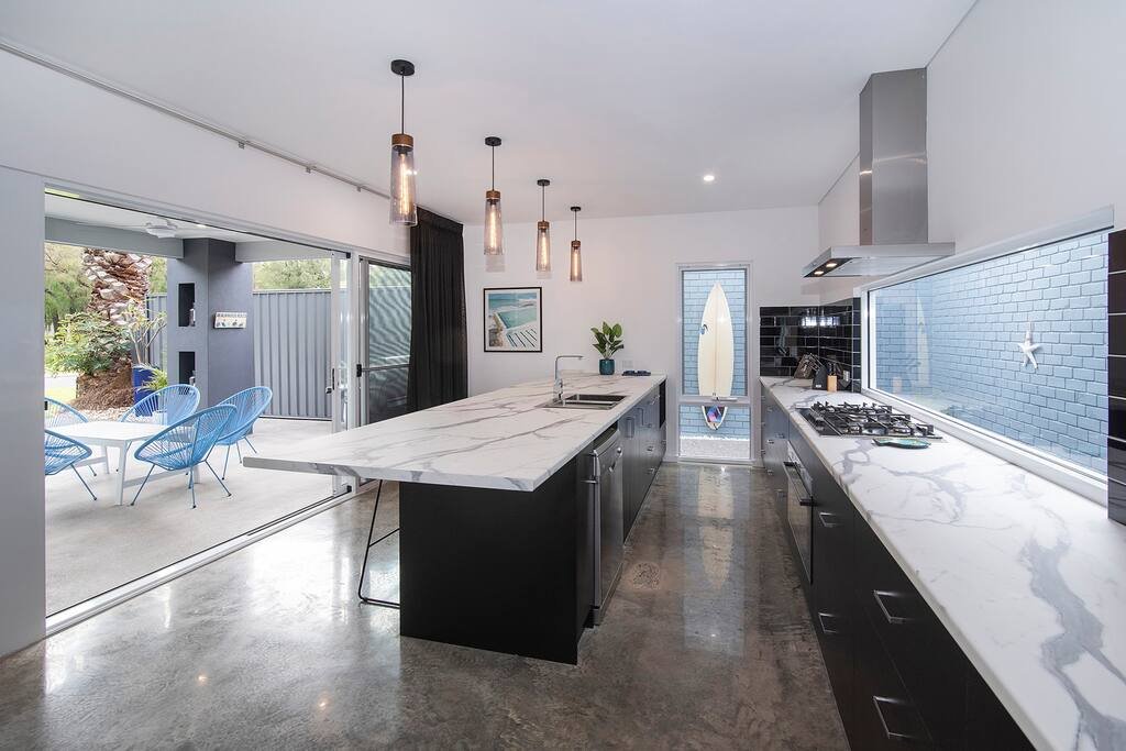 Fantasea- Newly built modern home gallery image 4