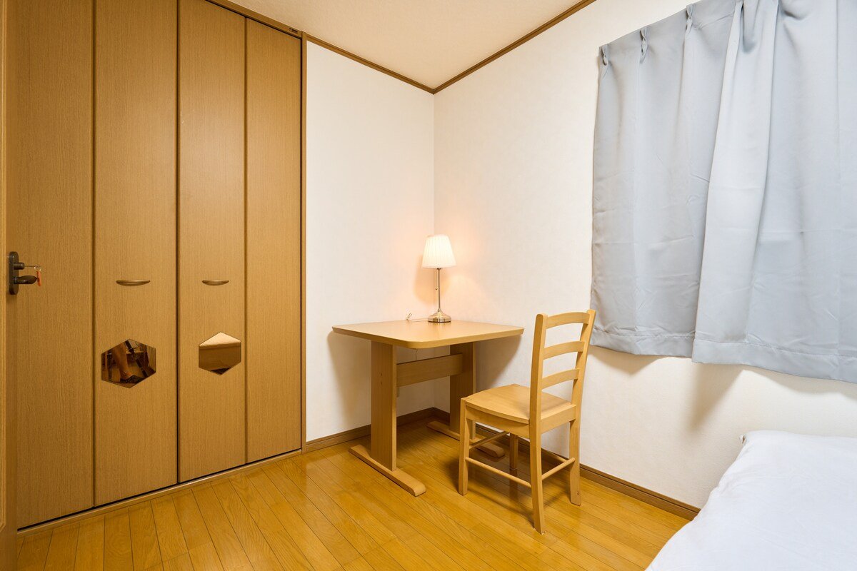 N Morden stylish villa/ Max12p/2Bathroom/Free wifi gallery image 5