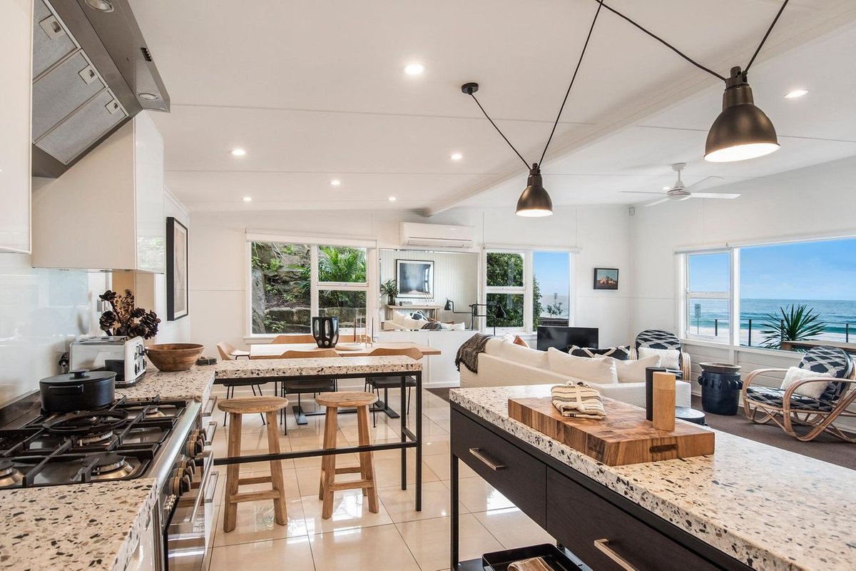 Costal Breeze by Palm Beach Holiday Rentals