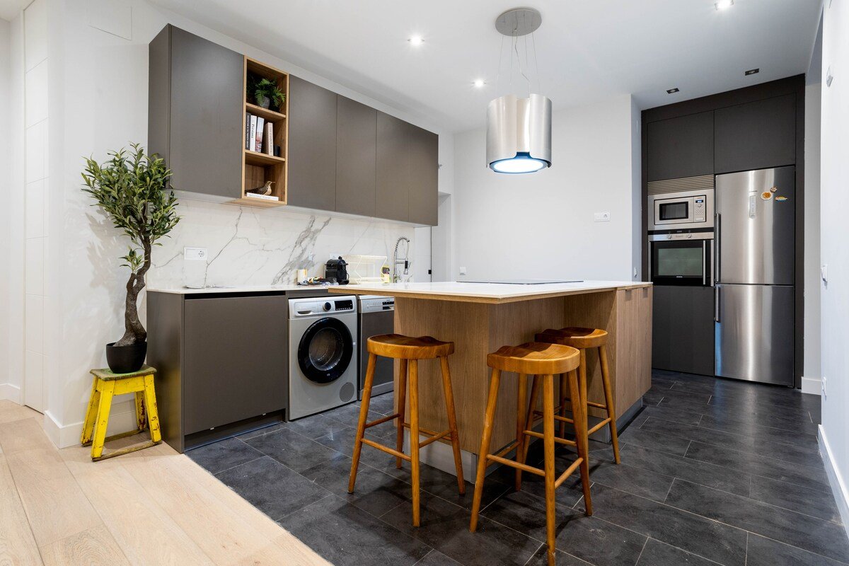 Premium for families. 4 Bedrs. Fully renovated gallery image 5