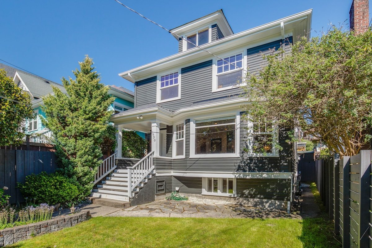 Charming Queen Anne Retreat gallery image 4