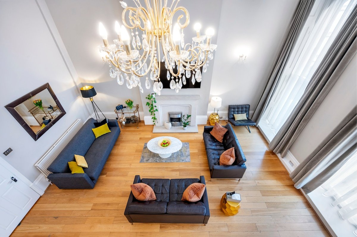 Large Luxury Hyde Park Apartment with Balcony gallery image 4