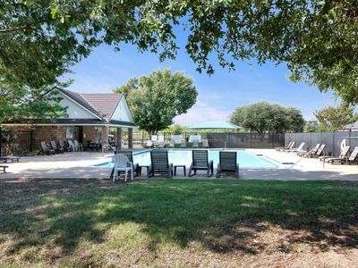 Wonderful Neighborhood; Pool Steps Away!
