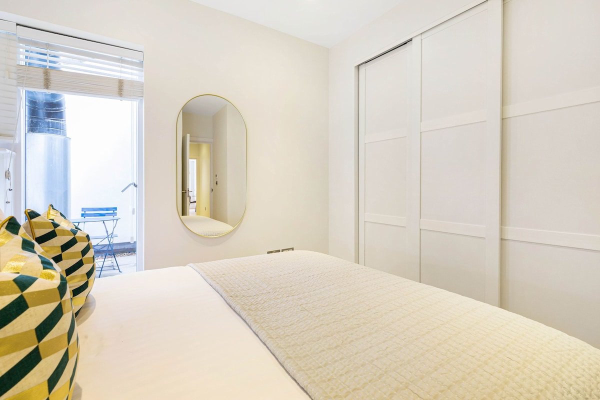 Soho apartment – above Breakfast Club! gallery image 3