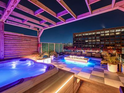 CLUBHAUS Premium XL Penthouse, Rooftop Hot Tub, Sleeps 16