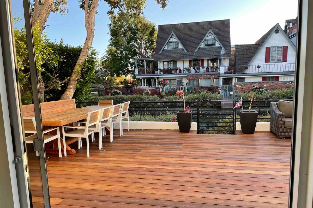 Waterfront Luxury Home on the Venice Canals gallery image 5