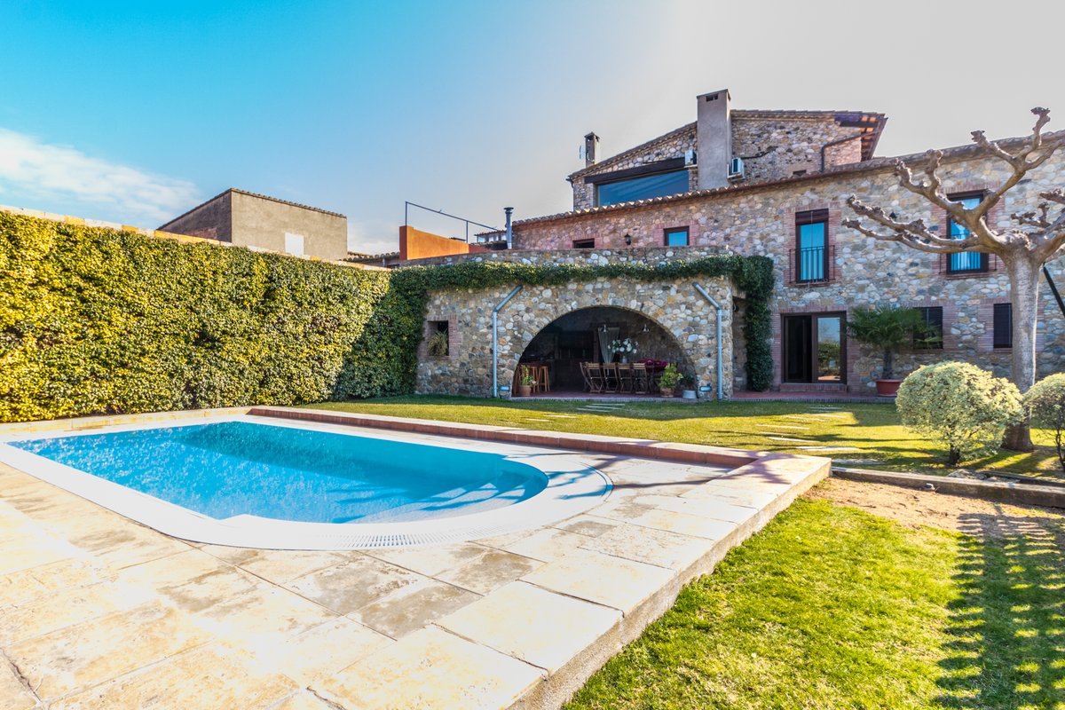 CAN ROST ENJOY THE TRANQUILITY AND PEACE