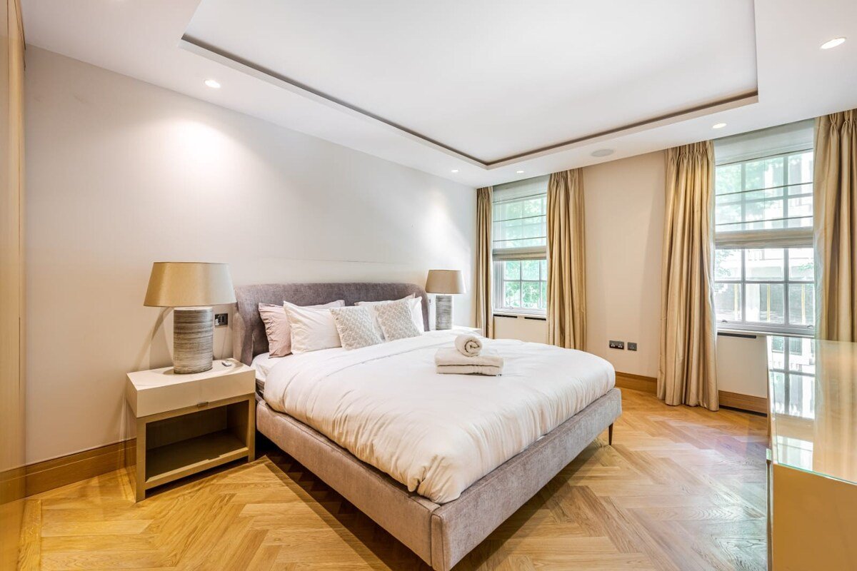 BRAND NEW 3 bedroom luxury flat in Mayfair with AC gallery image 5