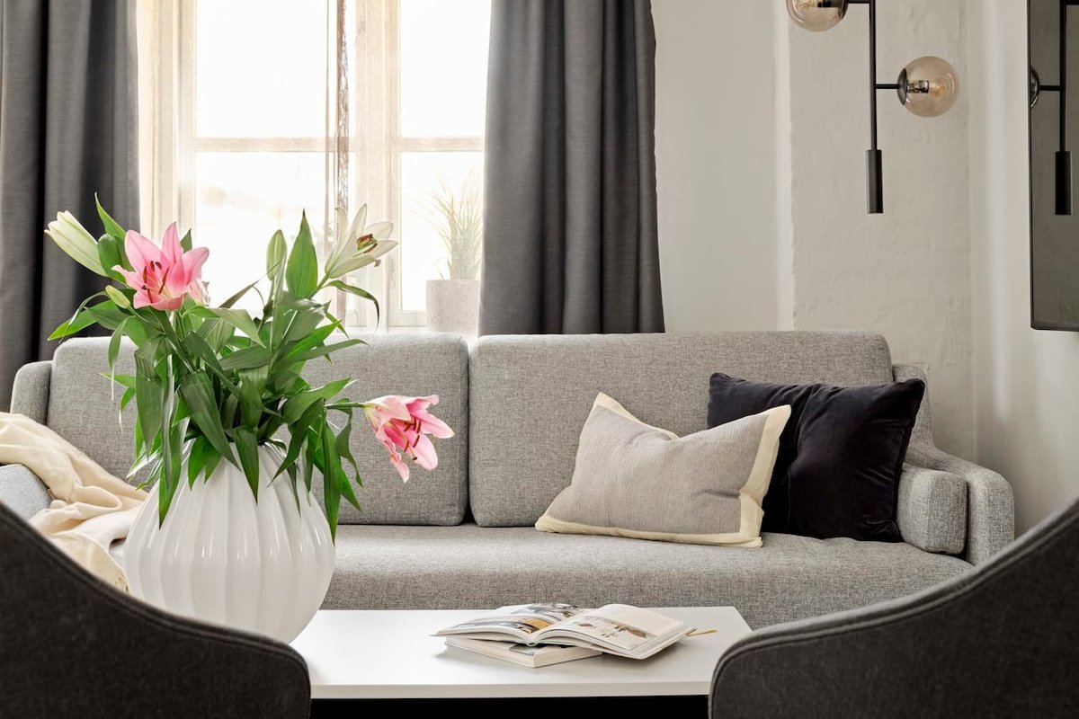 Spacious Two-Bedroom Apartment for 6 with Elevator gallery image 3