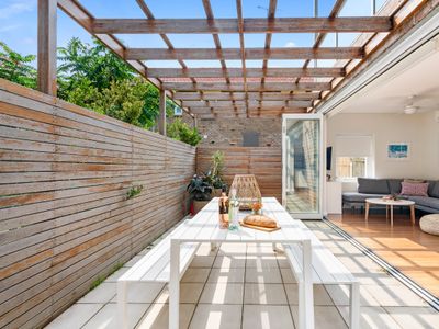 Stylish, Modern 4 bedroom Apartment in Bondi Beach