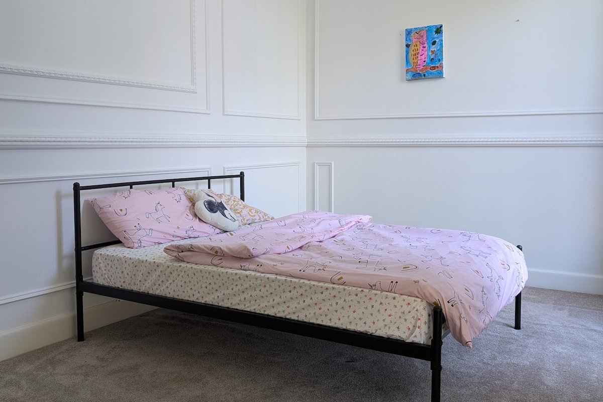 Amazing Family home close to CBD gallery image 3