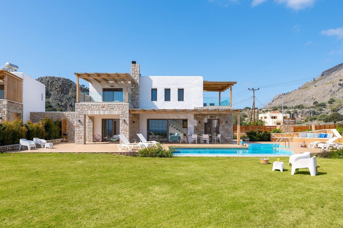 Ikaros Villa gallery image 3