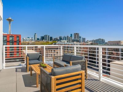 2BR Apt Panoramic Seattle Views | Private Balcony