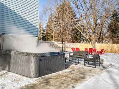 Champions’ NSC Retreat HotTub Grill FirePit Fenced