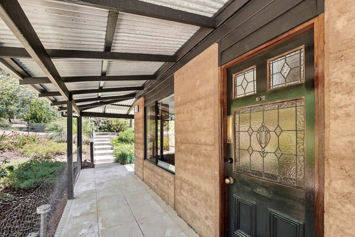 By the River – idyllic getaway gallery image 4