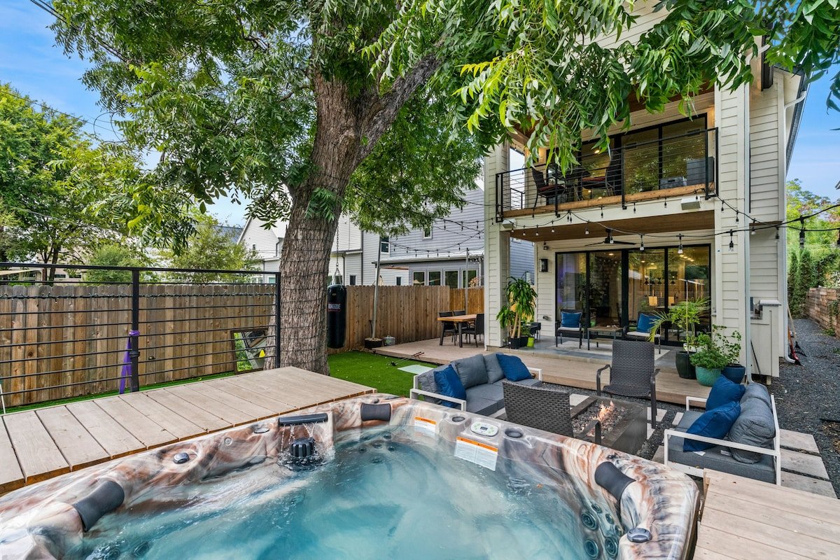 Hot Tub – Lux on 4th gallery image 2